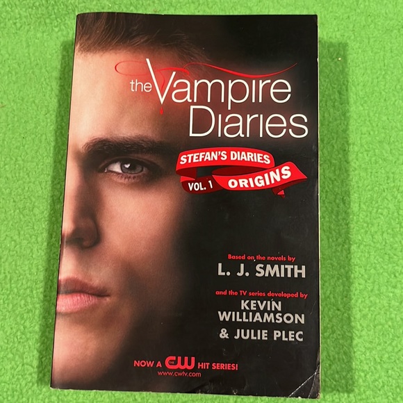 The Vampire Diaries Vol. 1&2 Origins & Bloodlust SC Books - Picture 2 of 6